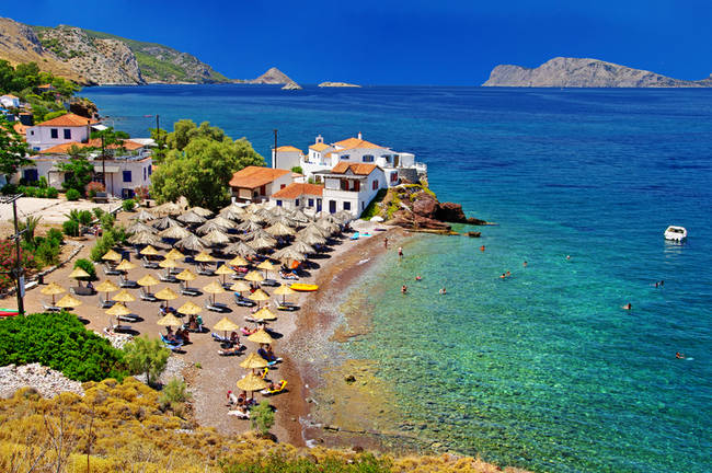 La fantastica spiaggia Vlychos sull'isola di Hydra in Grecia.