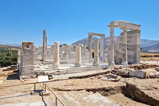 Il Tempio di Demetra a Naxos.