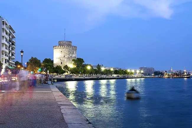 La Torre Bianca vista dal lungomare di Salonicco.