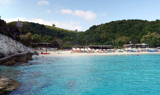 La spiaggia di Vrika, all'estremo nord dell'isoletta greca di Antipaxos.